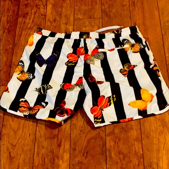 Fashion nova volley shorts - Picture 2 of 3